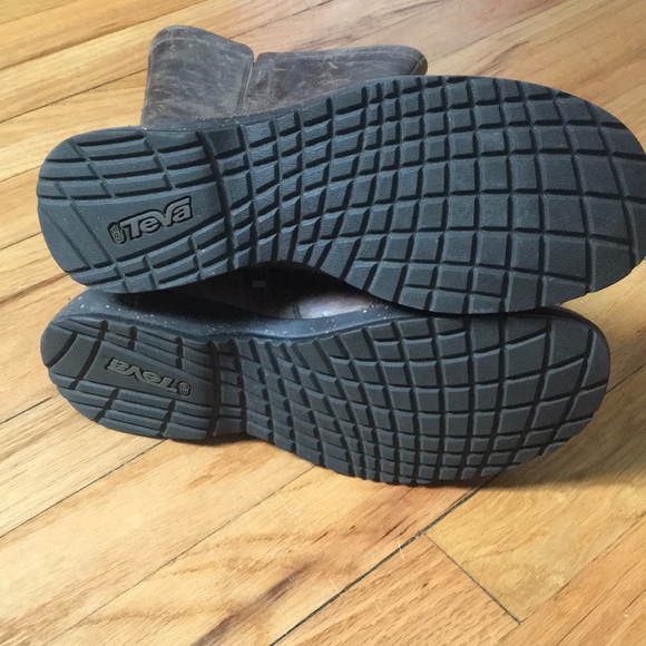 Brown Teva boots - Picture 5 of 8